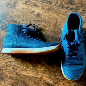 High top Nobull, color canvas in good condition.